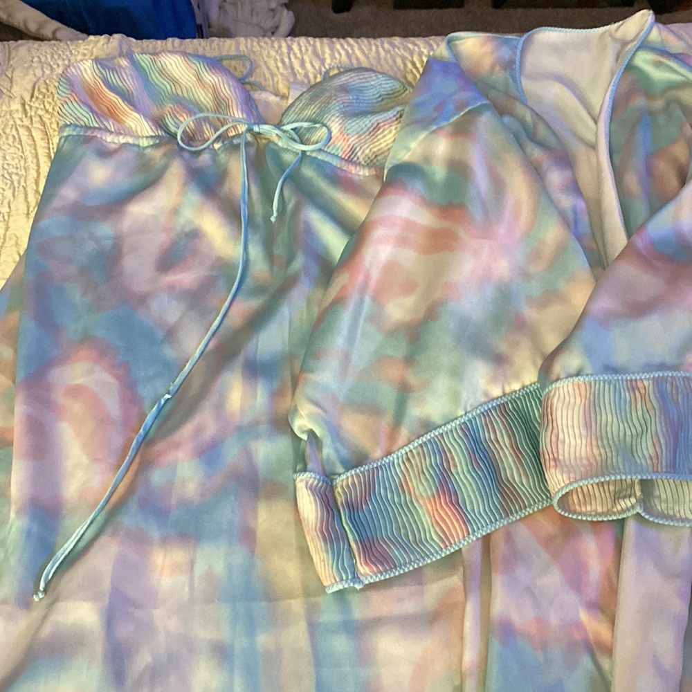 Beautiful Mary McFadden Collection gown and robe set. Size S